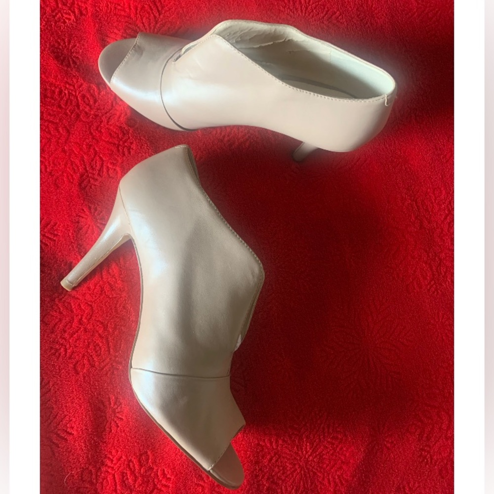 Nine West Size 10 - $15